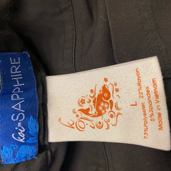 Koi Sapphire 2 piece scrub set black top is XL, pants are L. - Picture 16 of 16